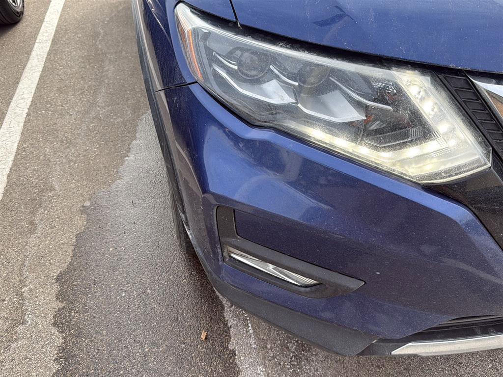 Used 2017 Nissan Rogue SL image 3