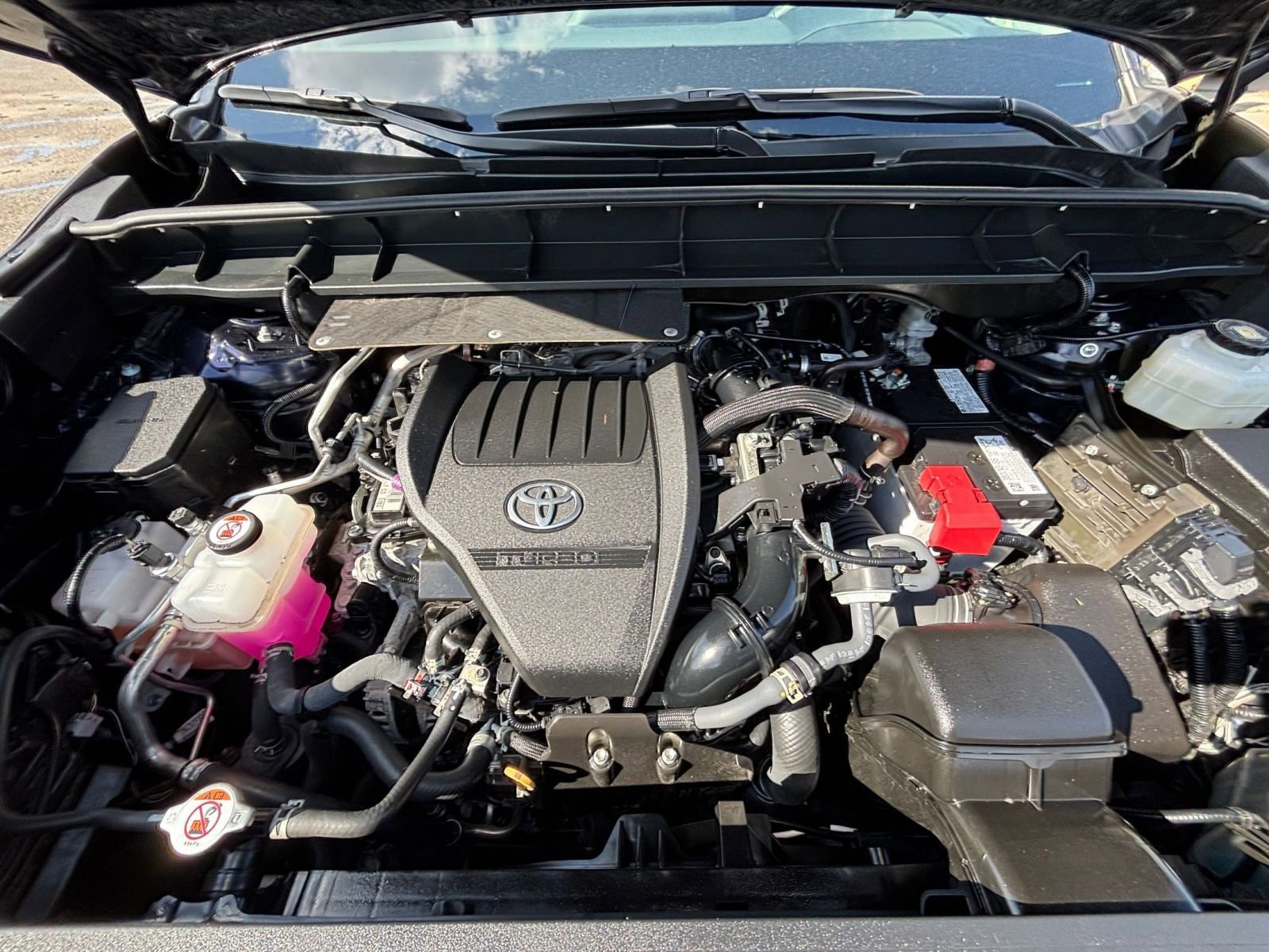 Used 2025 Toyota Highlander LE image 35