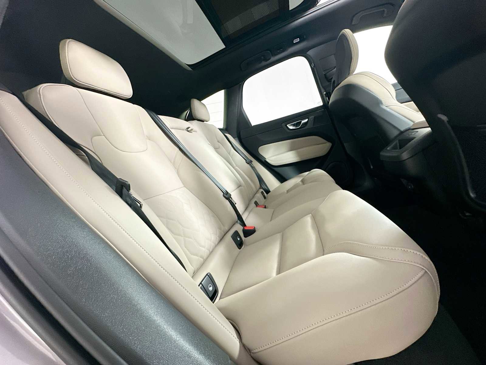 New 2026 Volvo XC60 B5 Plus w/ Climate Package image 25