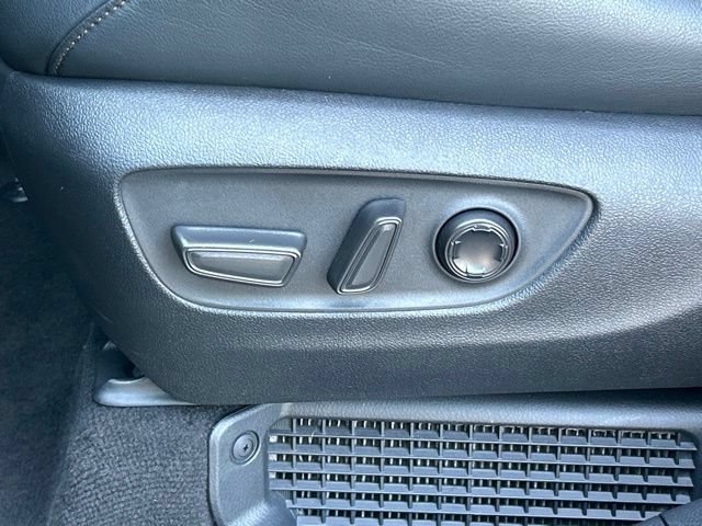 Used 2025 Toyota Sienna Platinum AWD/4WD image 25