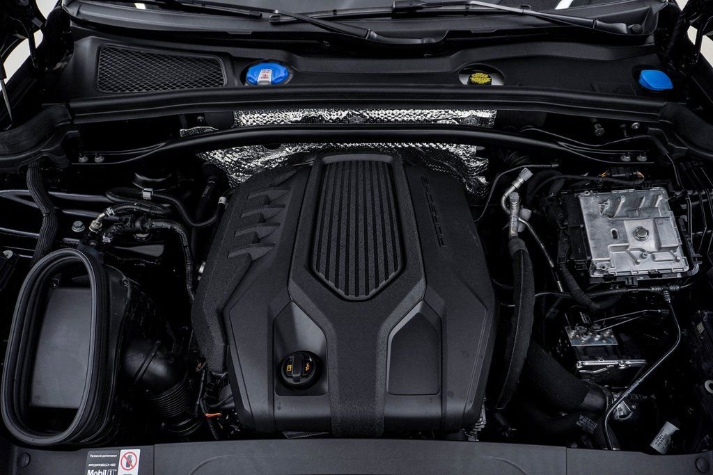 Certified 2025 Porsche Macan image 29