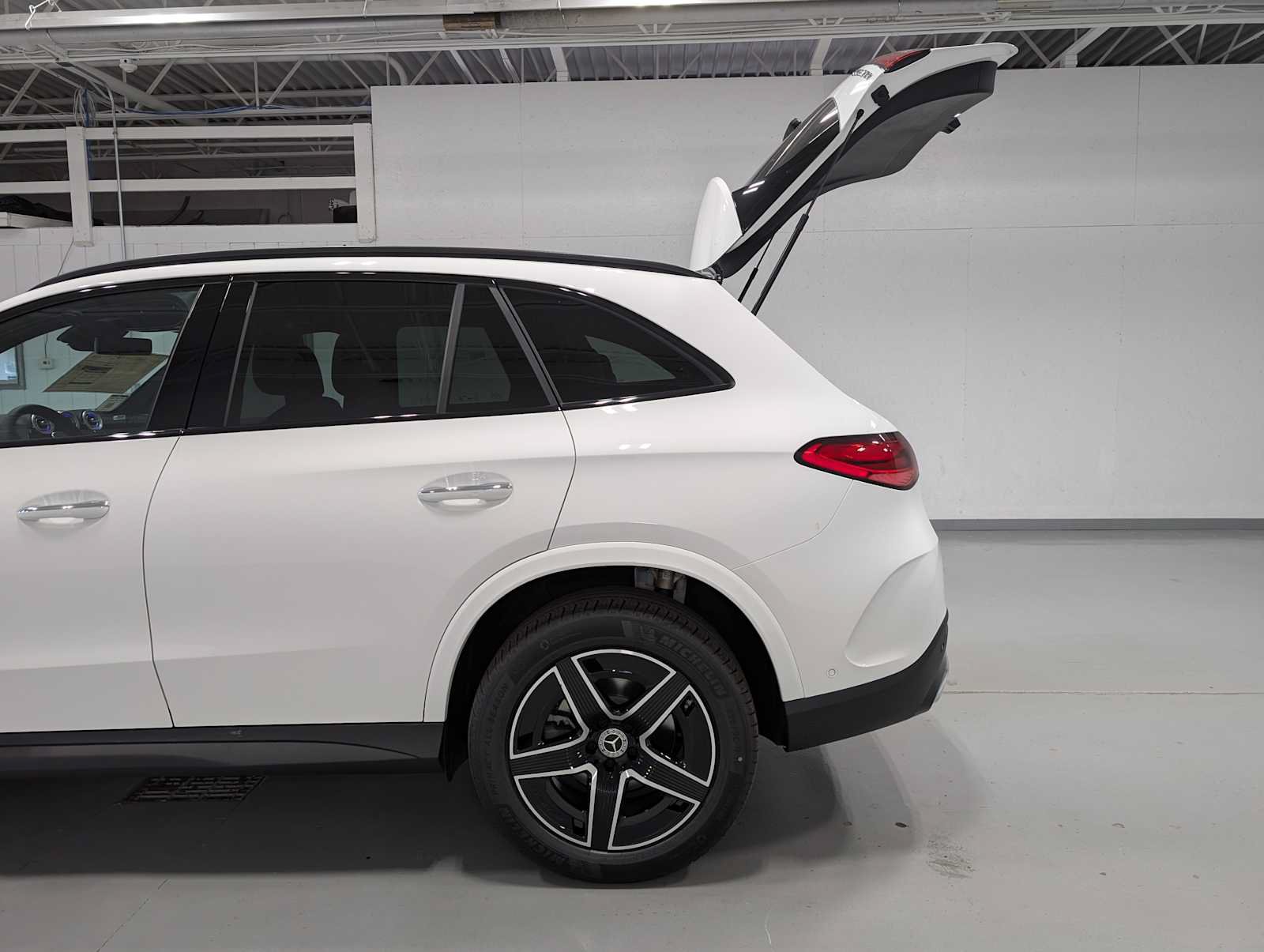 New 2026 Mercedes-Benz GLC 300 4MATIC image 9