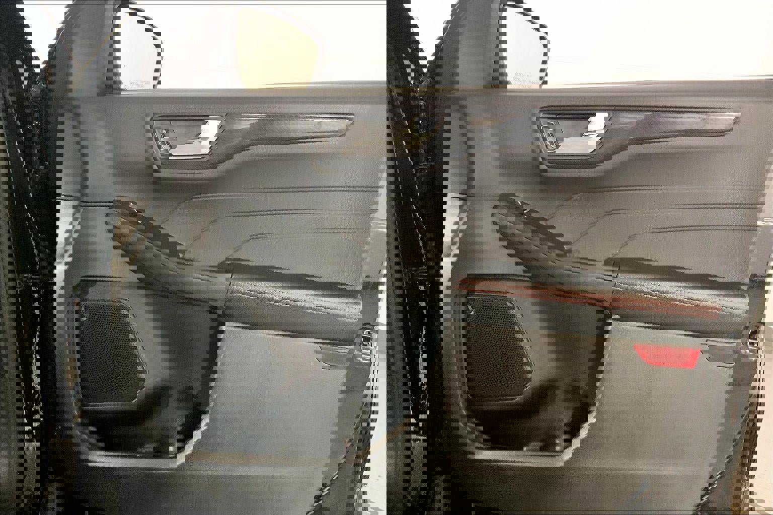 Used 2025 Ford Escape ST-Line image 25