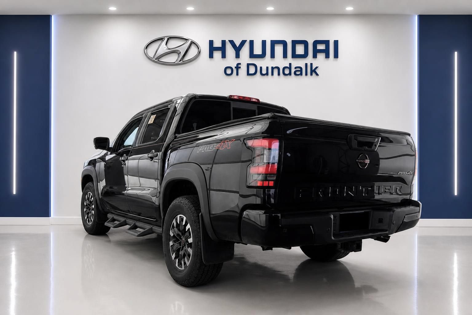 Used 2022 Nissan Frontier PRO-4X AWD/4WD image 2
