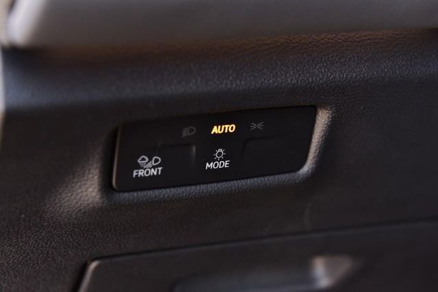 Certified 2026 Volkswagen Tiguan SEL R-Line image 11