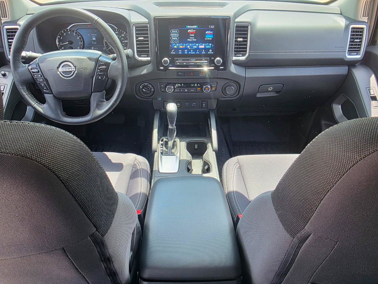 Used 2023 Nissan Frontier SV w/ SV Convenience Package AWD/4WD image 14