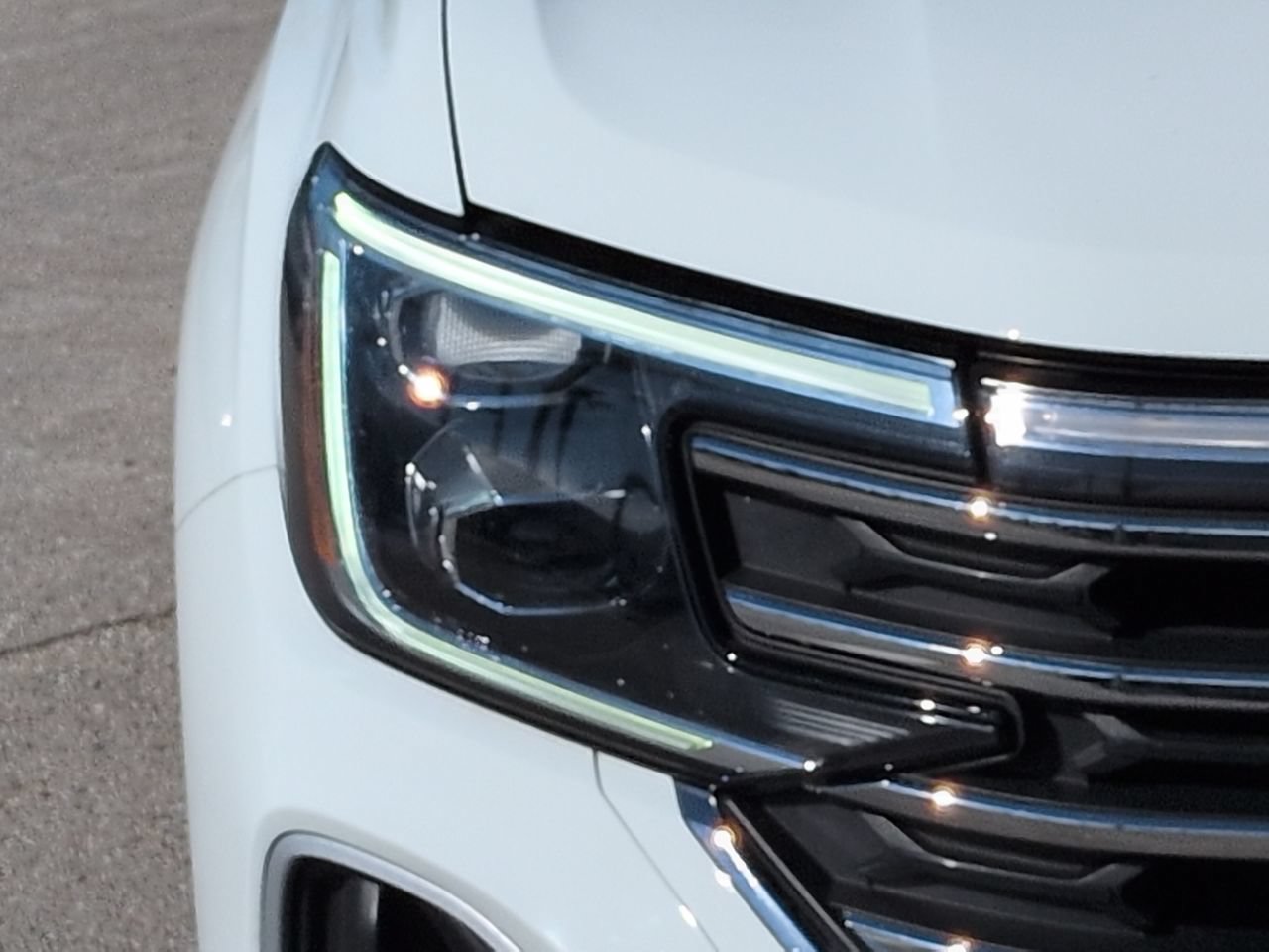 Used 2025 Volkswagen Atlas SE FWD image 9