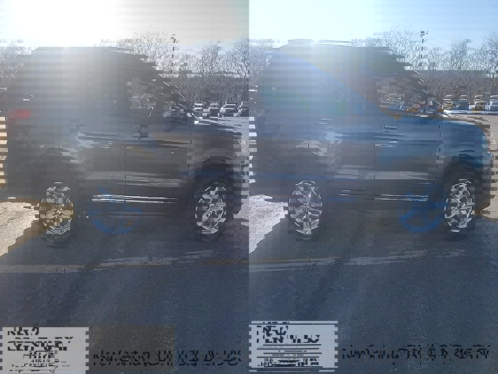 Used 2017 Ford Explorer XLT image 5