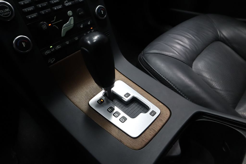 Used 2010 Volvo XC70 3.2 image 34