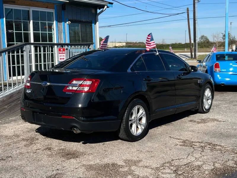 Used 2015 Ford Taurus SEL image 6