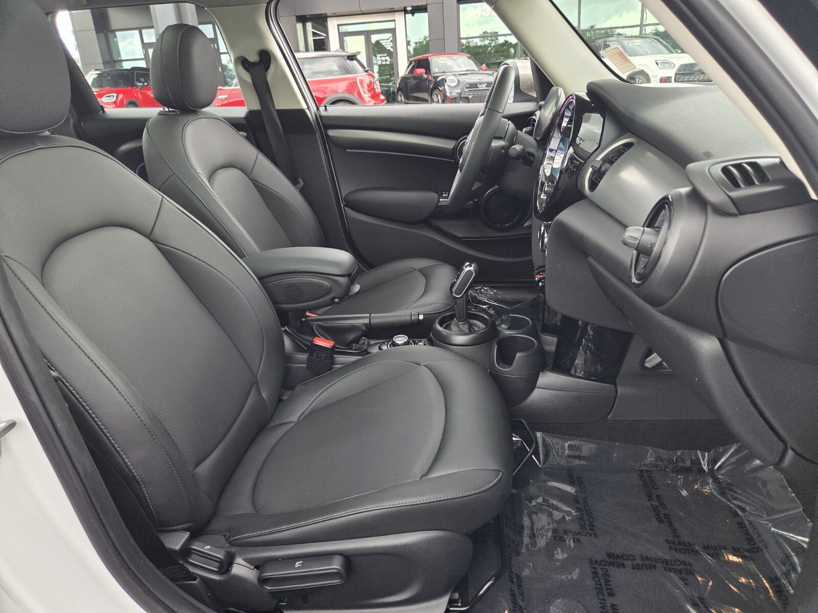 Used 2024 MINI Cooper 4-Door Hardtop FWD image 17