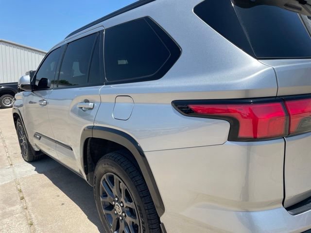 Used 2023 Toyota Sequoia Platinum AWD/4WD image 3