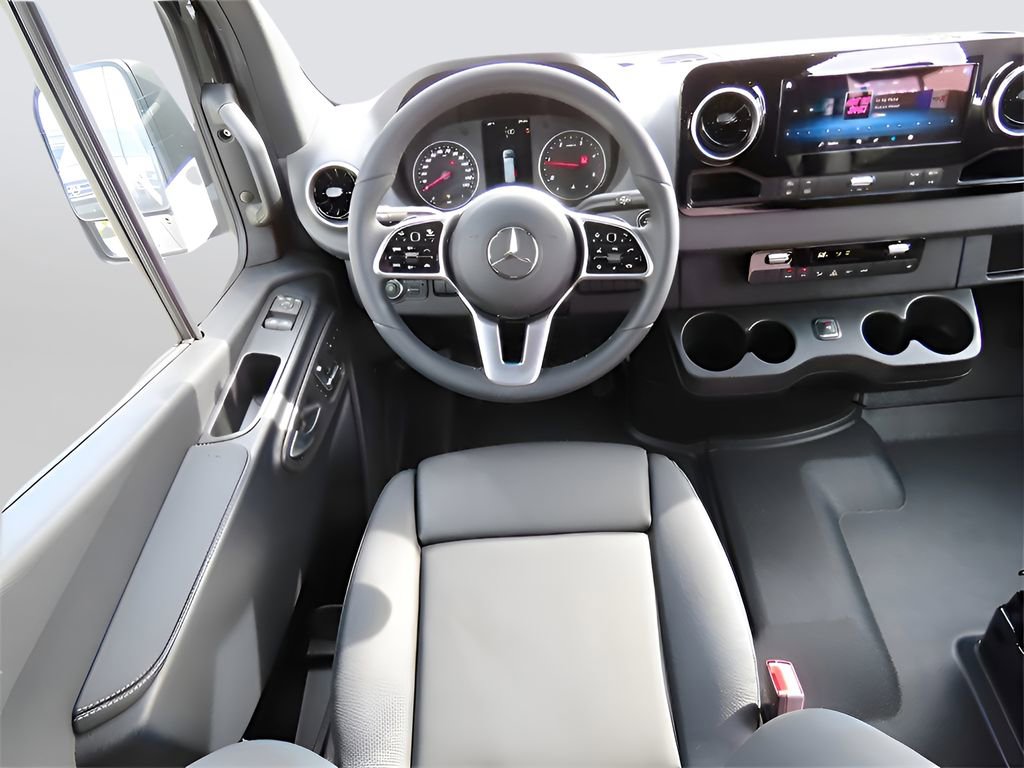 Used 2024 Mercedes-Benz Sprinter 2500 image 17