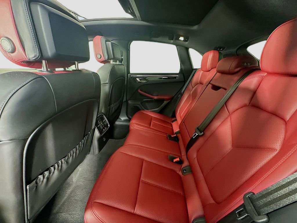Certified 2026 Porsche Macan image 24
