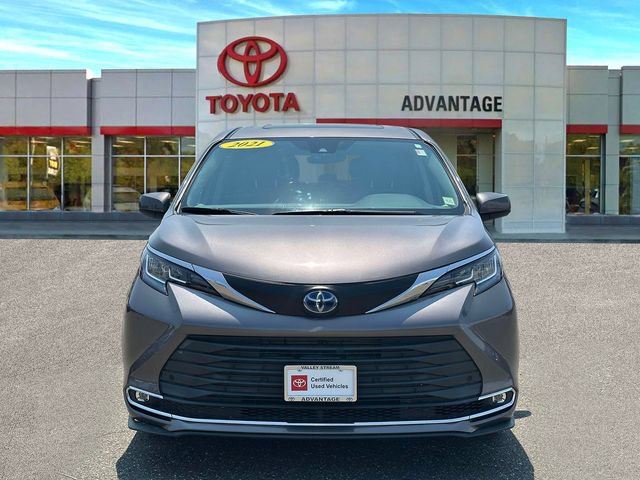 Used 2021 Toyota Sienna XLE AWD/4WD image 2