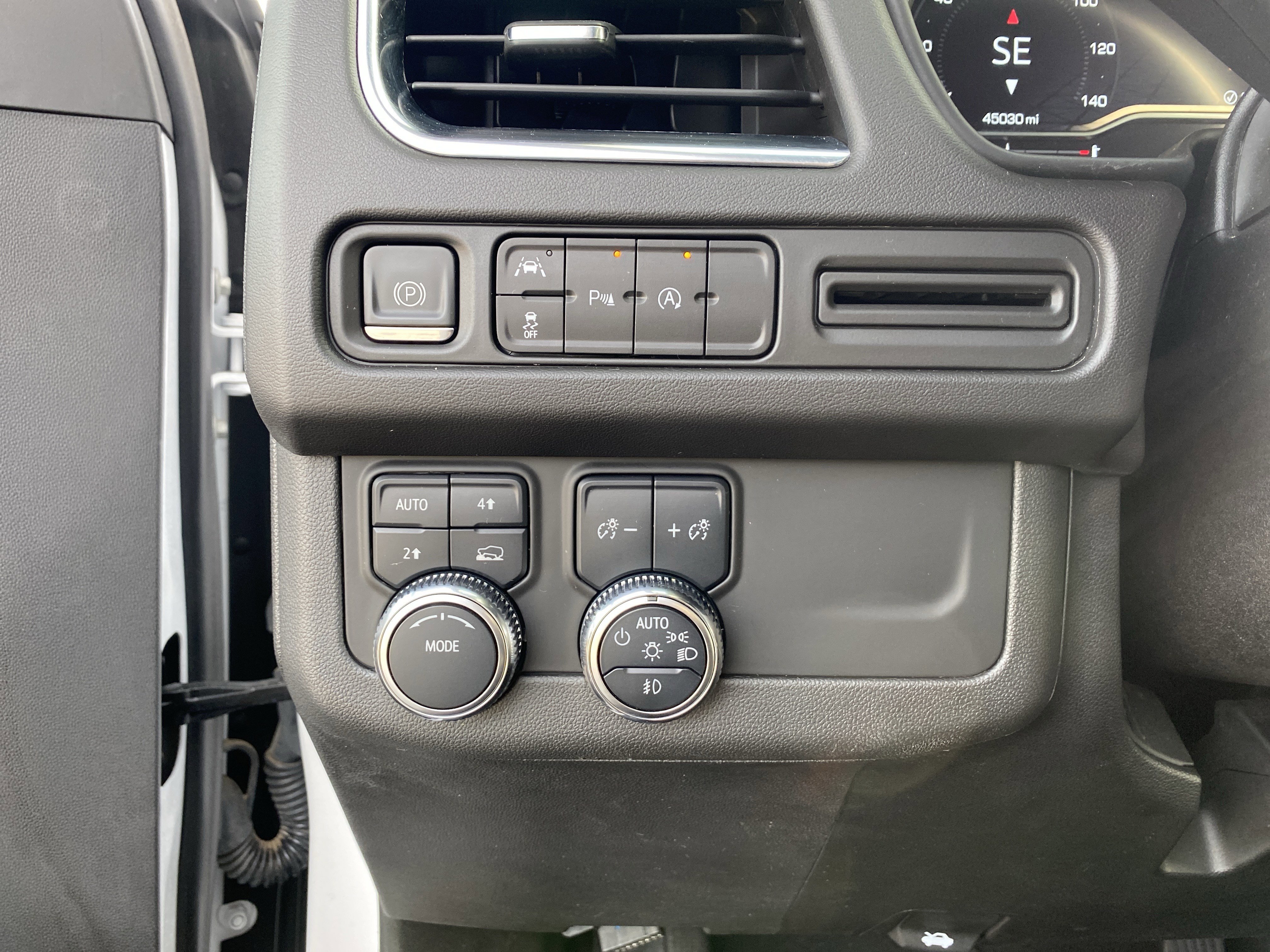 Used 2023 GMC Yukon SLT image 29