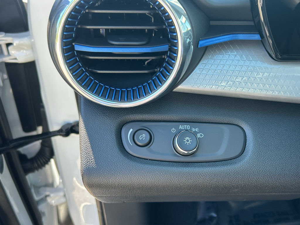 New 2026 Chevrolet Trax LT w/ Sunroof Package FWD image 14