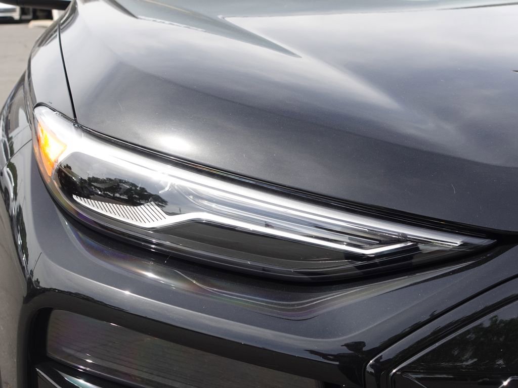 Used 2025 Audi Q6 e-tron Premium w/ Convenience Package image 3