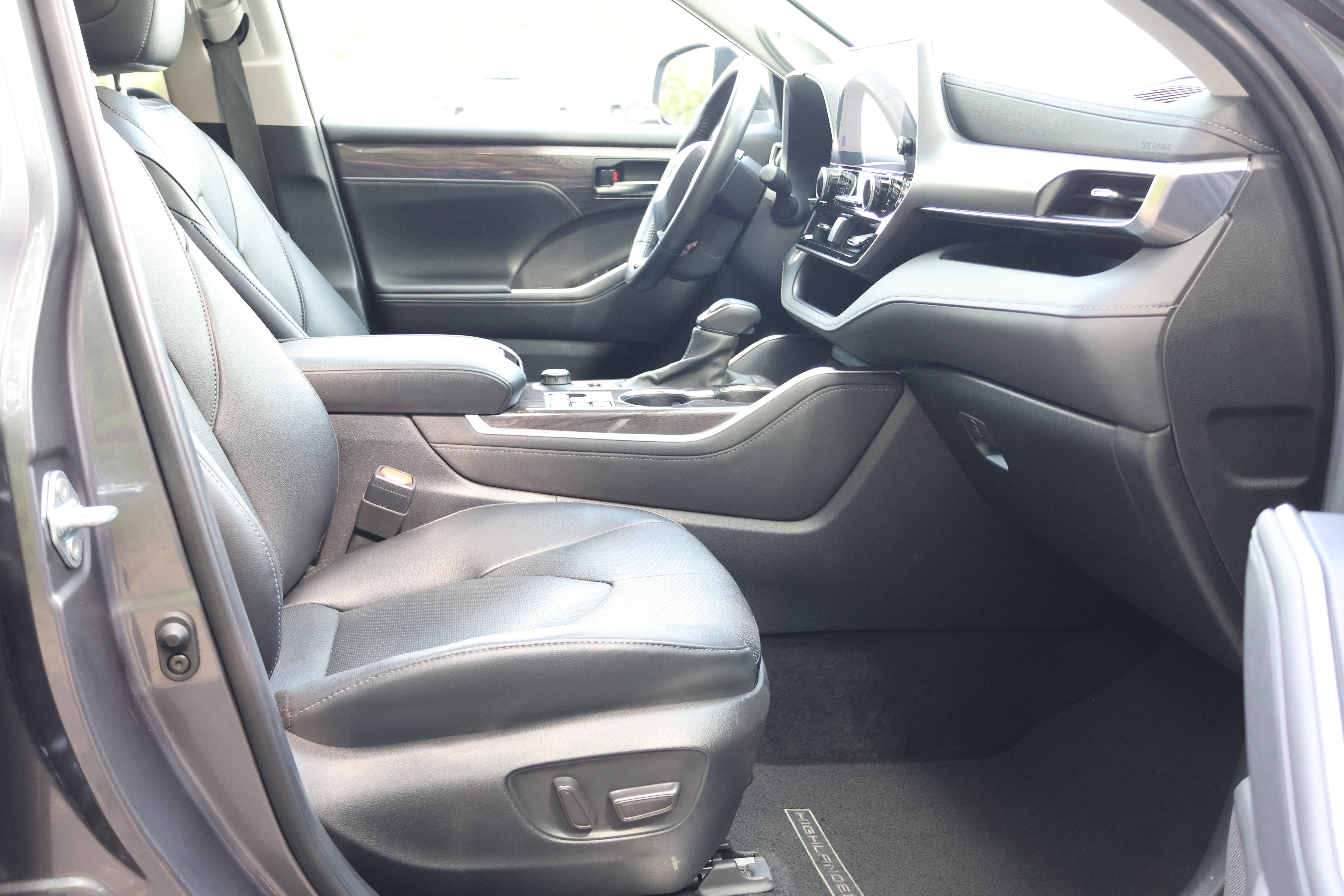 Certified 2024 Toyota Highlander Limited AWD/4WD image 40