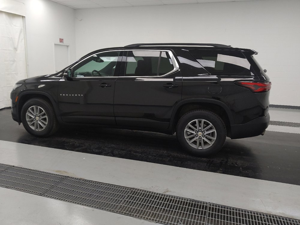 Used 2022 Chevrolet Traverse LT image 3