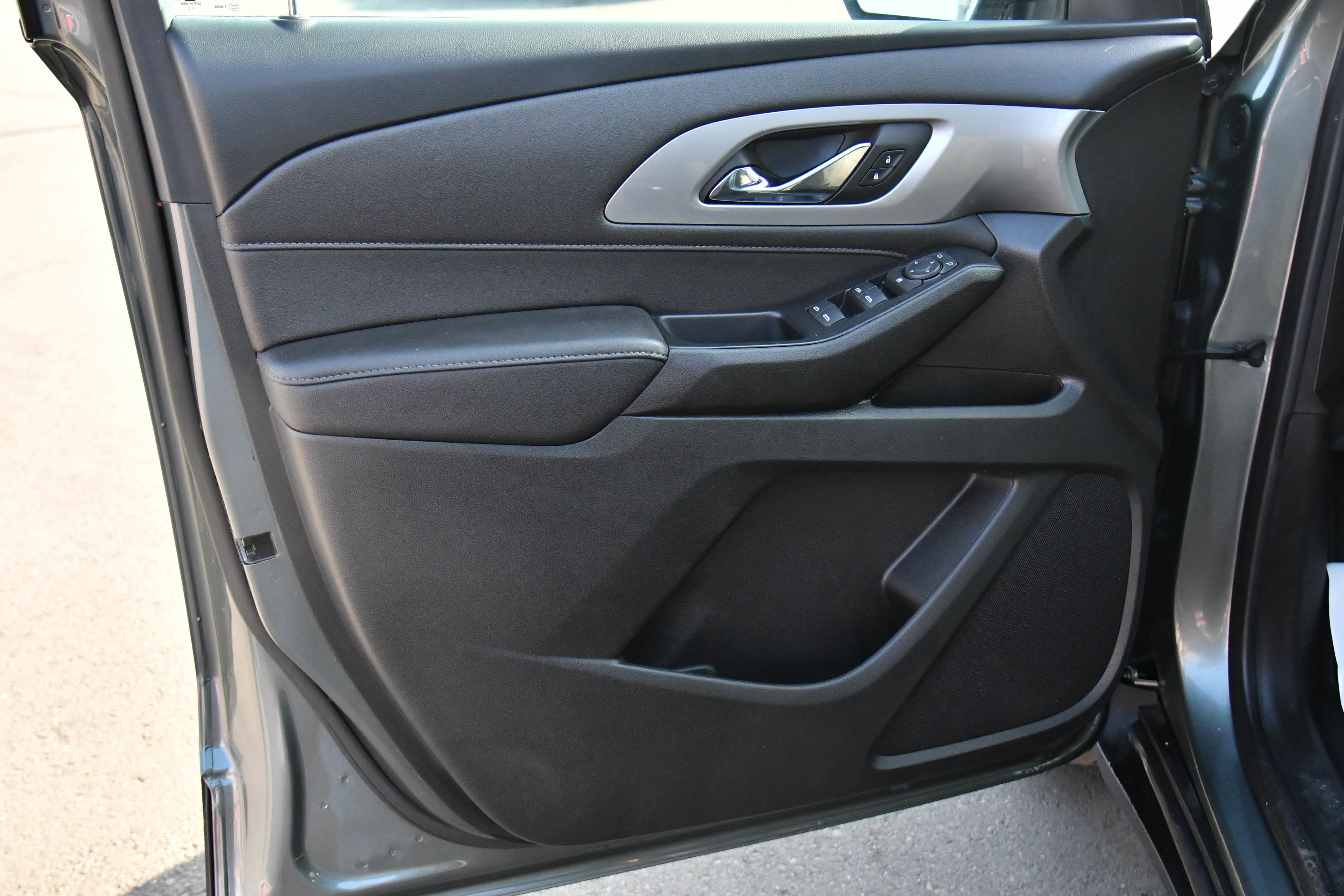 Used 2022 Chevrolet Traverse LT image 14