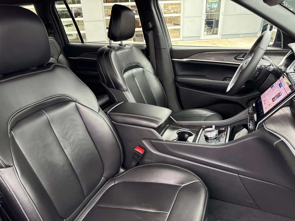 Used 2024 Jeep Grand Cherokee L Limited AWD/4WD image 46