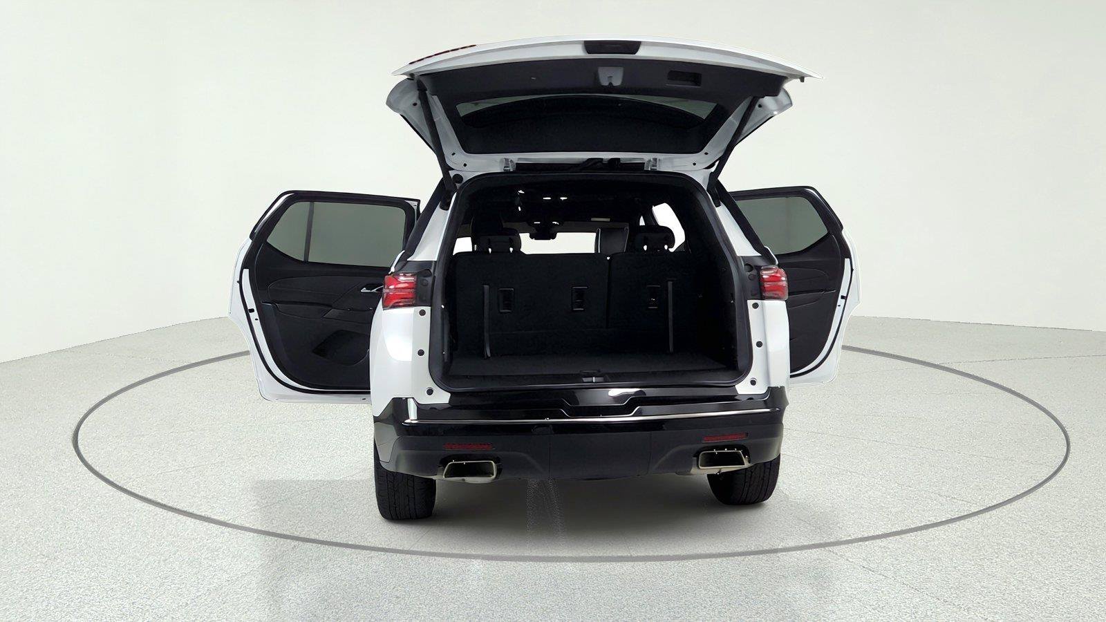 Used 2023 Chevrolet Traverse Premier w/ Redline Edition FWD image 13