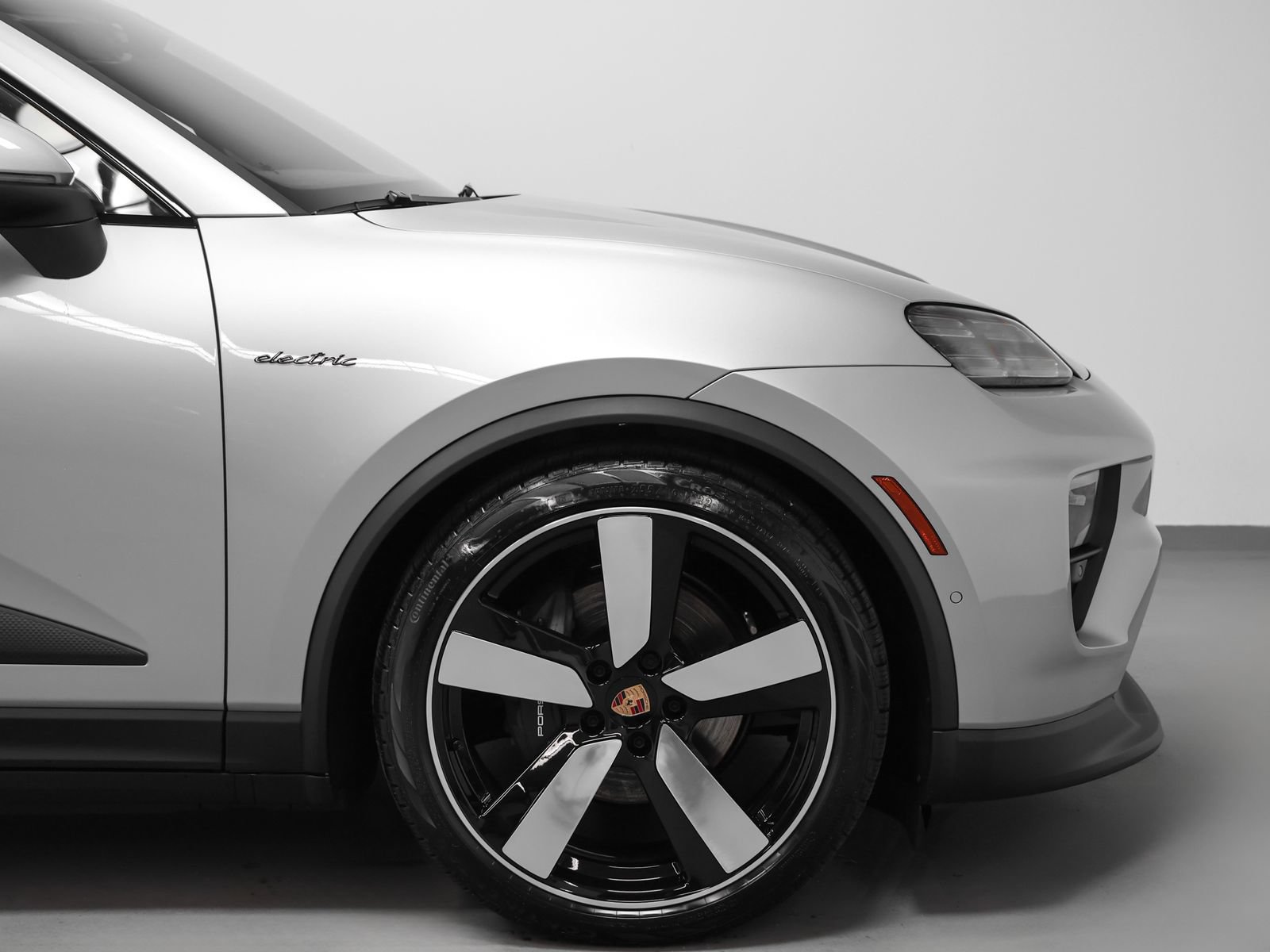 New 2026 Porsche Macan 4 Electric AWD/4WD image 14