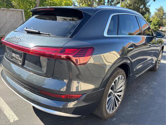 Used 2019 Audi e-tron Prestige w/ Prestige Package image 3