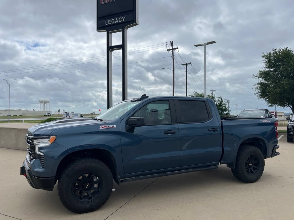 Used 2024 Chevrolet Silverado 1500 LT Trail Boss w/ Convenience Package II AWD/4WD image 1