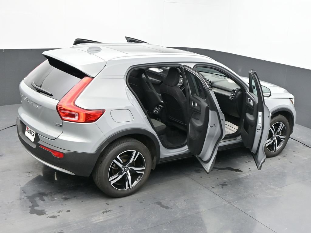Used 2025 Volvo XC40 B5 Core image 60