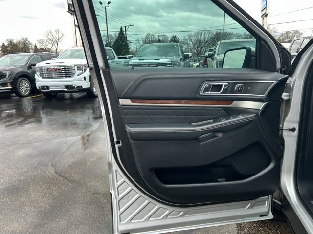 Used 2016 Ford Explorer Platinum image 29