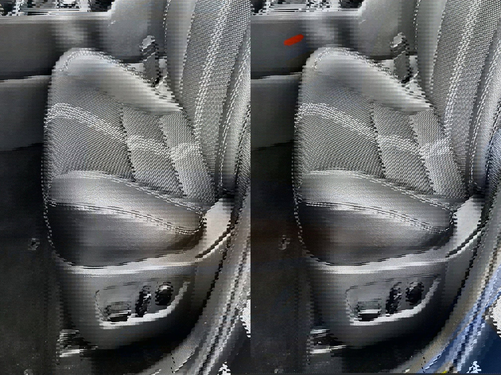 Used 2025 MAZDA CX-50 AWD 2.5 S w/ Premium Package image 23