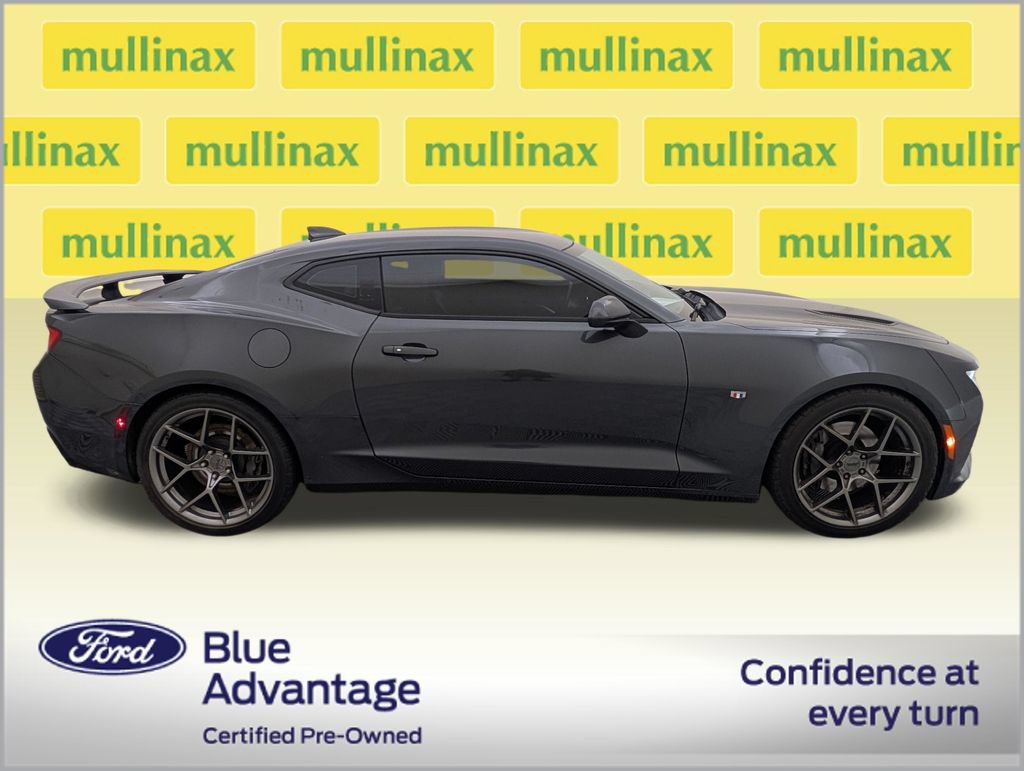 Used 2018 Chevrolet Camaro SS RWD image 2