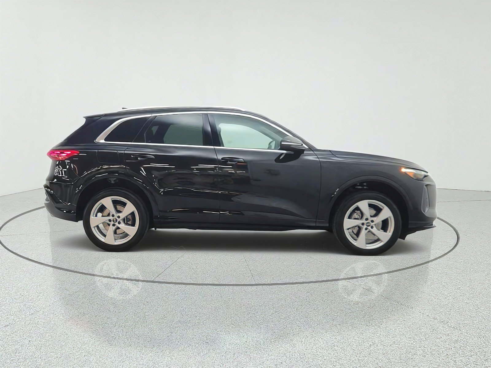 Used 2025 Audi Q5 Premium w/ Premium Plus AWD/4WD image 4