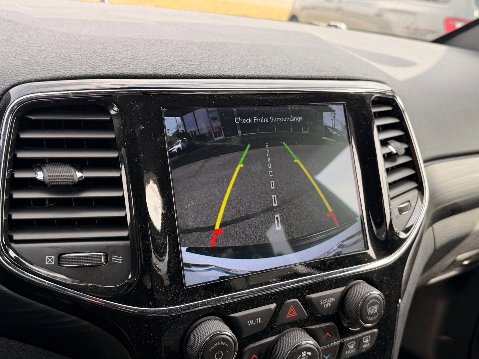 Used 2022 Jeep Grand Cherokee Laredo X image 22