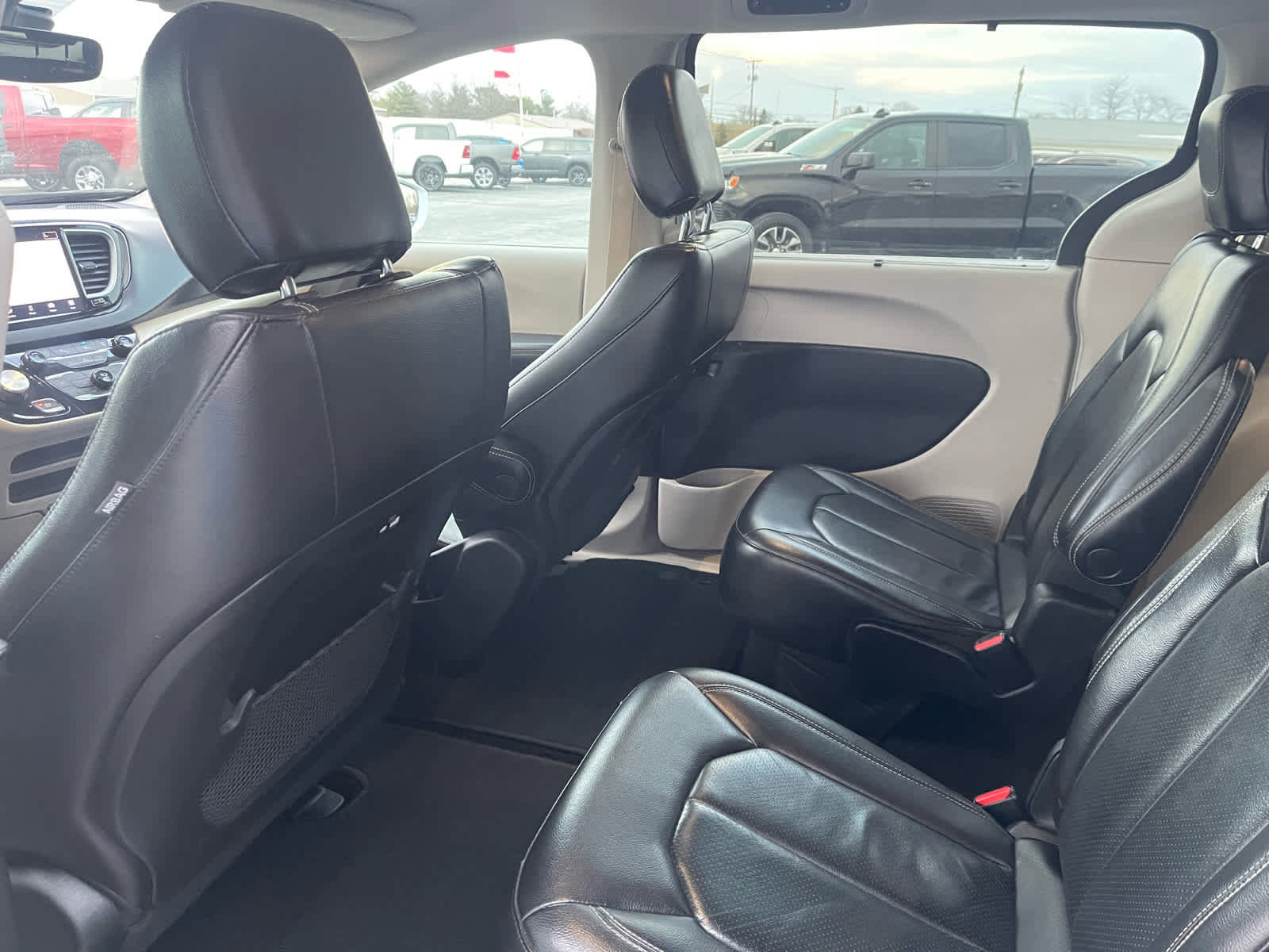 Used 2022 Chrysler Pacifica Touring-L image 14