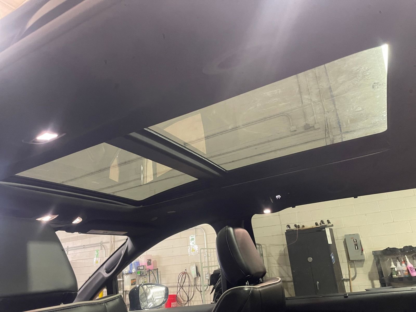 Used 2025 Chrysler Pacifica Limited image 33