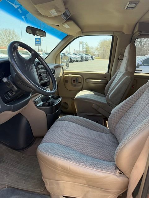 Used 1997 Chevrolet Express 1500 Passenger w/ Preferred Equipment Group RWD image 9