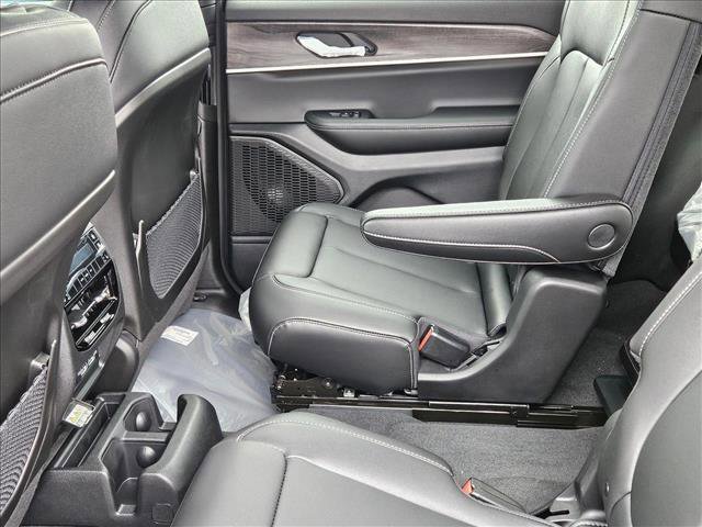 New 2025 Jeep Grand Cherokee L Limited image 17