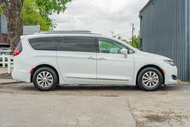 Used 2019 Chrysler Pacifica Touring-L FWD image 7