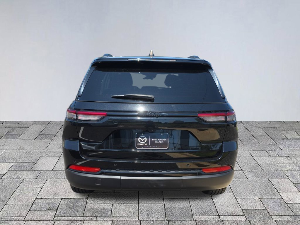 Used 2024 Jeep Grand Cherokee Altitude RWD image 6