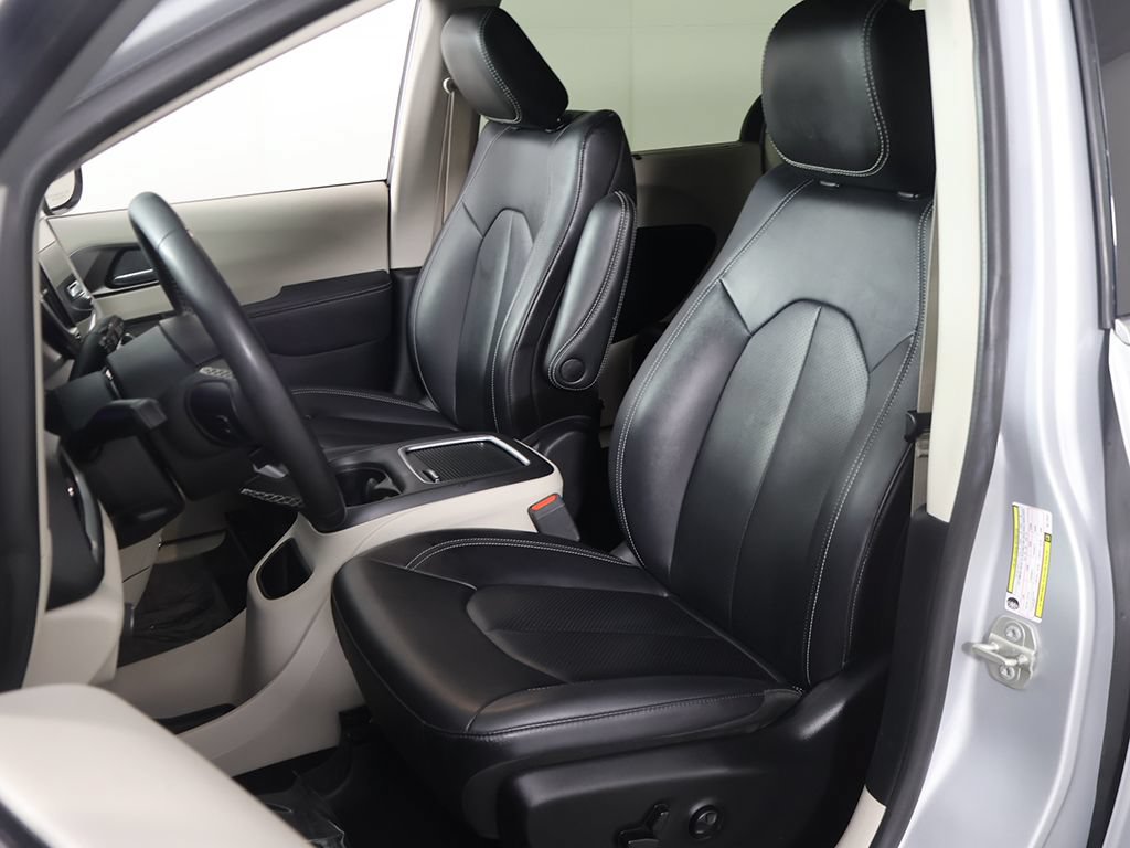 Used 2024 Chrysler Pacifica Touring-L FWD image 29