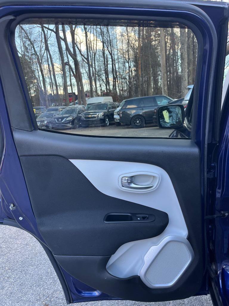 Used 2019 Jeep Renegade Latitude w/ Popular Equipment Group FWD image 25