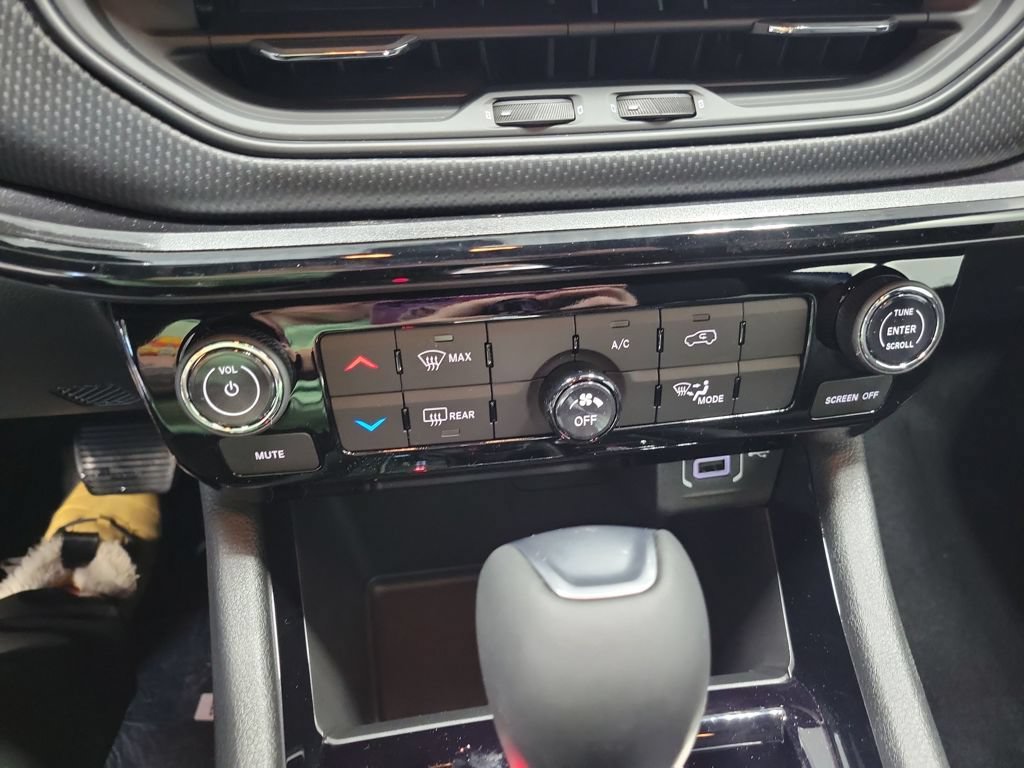 New 2026 Jeep Compass Latitude AWD/4WD image 13
