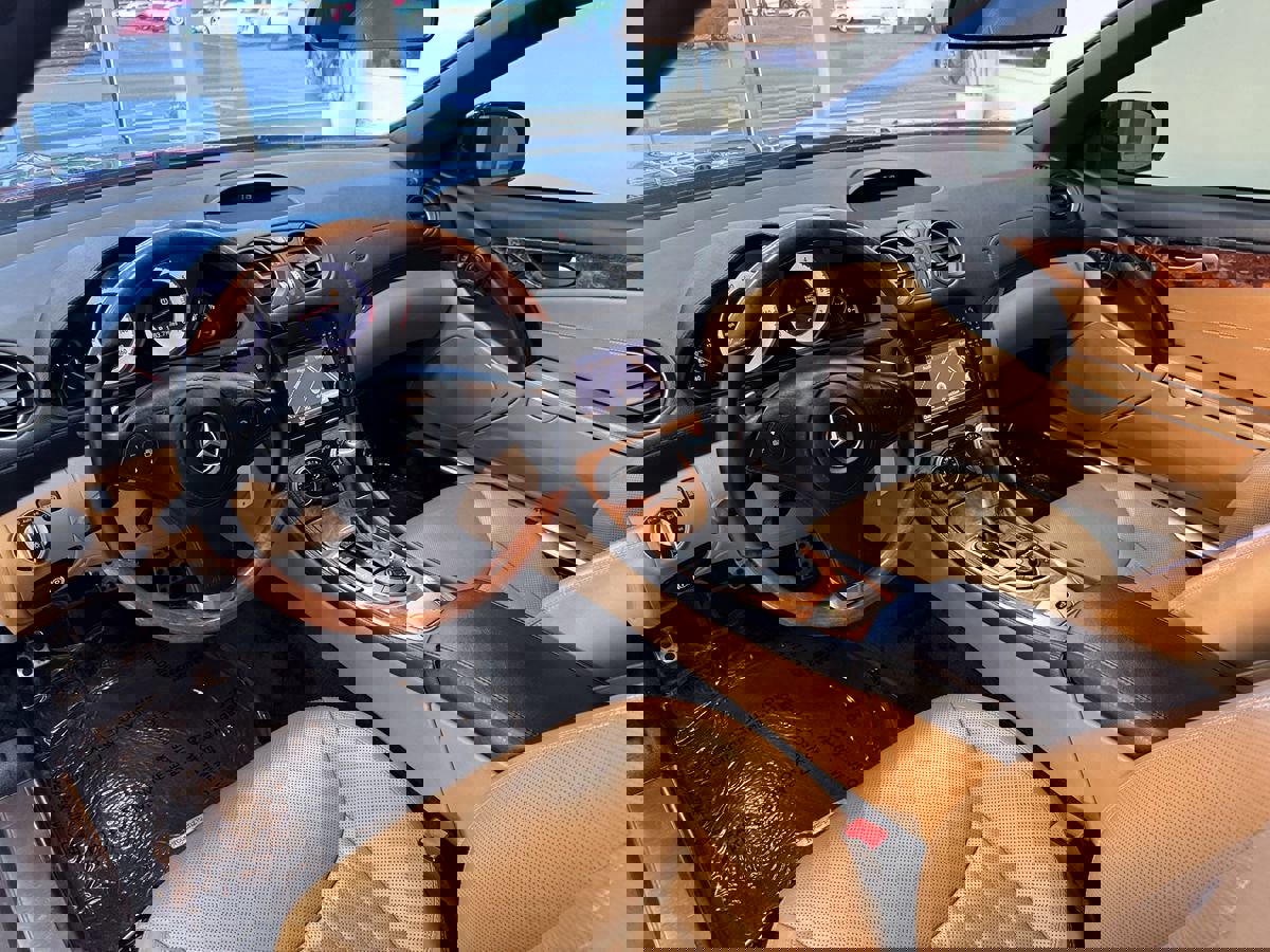 Used 2011 Mercedes-Benz SL 550 image 16