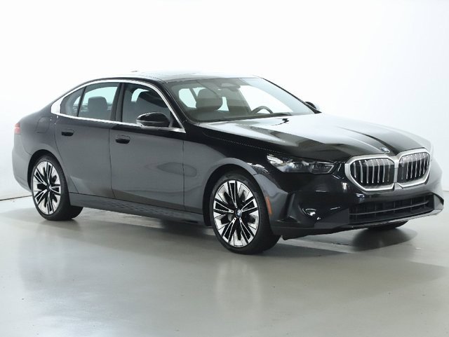 Certified 2025 BMW 530i xDrive w/ Premium Package image 9