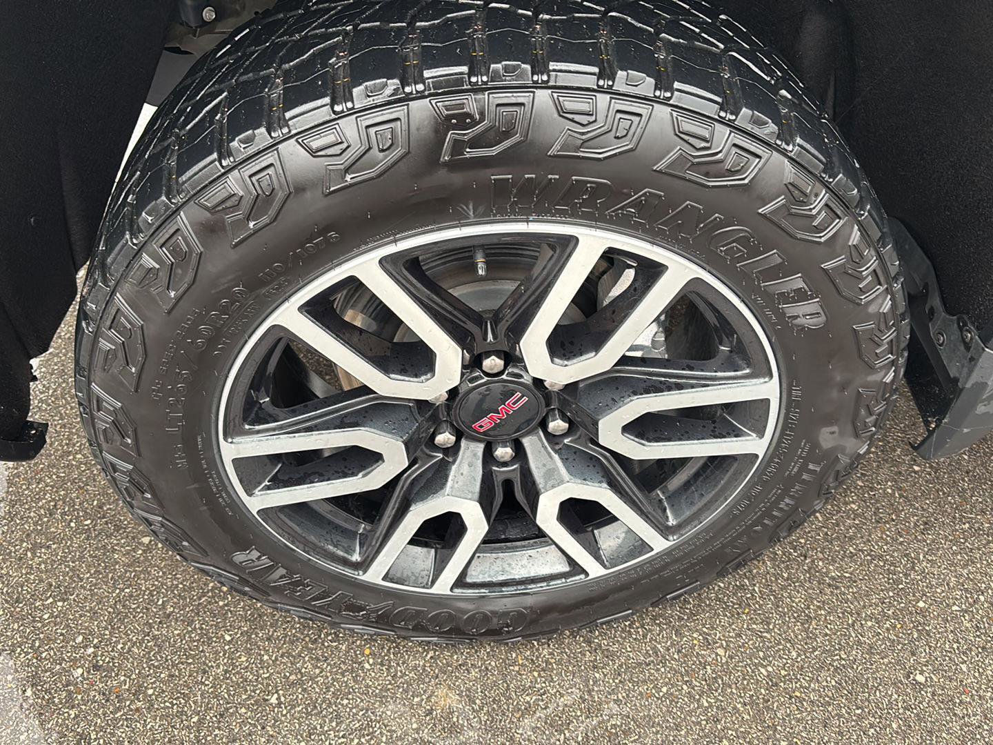 Used 2024 GMC Sierra 1500 AT4 w/ Technology Package image 12