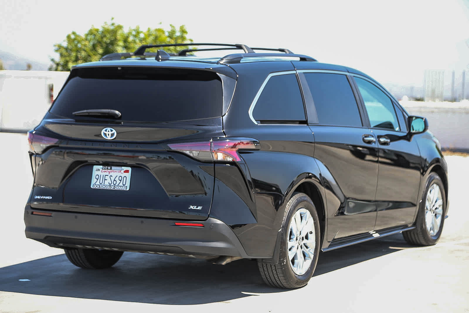 Used 2025 Toyota Sienna XLE w/ XLE Plus Package AWD/4WD image 5