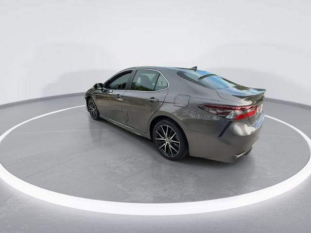 Used 2024 Toyota Camry SE w/ Cold Weather Package FWD image 6